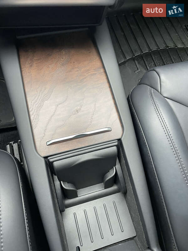 Ліфтбек Tesla Model S 2017 в Києві фото 17 Ліфтбек Tesla Model S 2017 в Києві