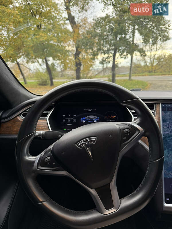 Лифтбек Tesla Model S 2017 в Снятине