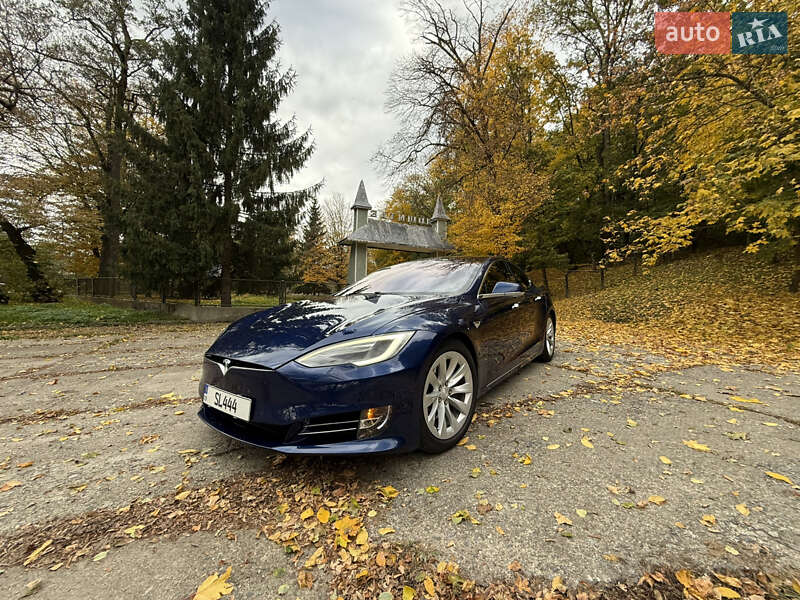 Лифтбек Tesla Model S 2017 в Снятине