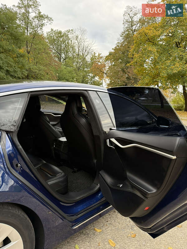 Лифтбек Tesla Model S 2017 в Снятине