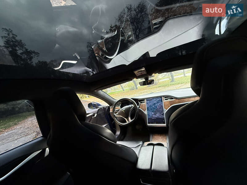 Лифтбек Tesla Model S 2017 в Снятине