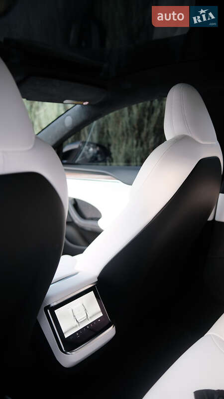 Лифтбек Tesla Model S 2022 в Бережанах