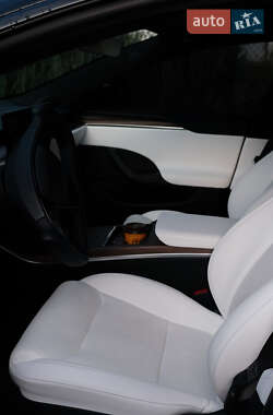 Лифтбек Tesla Model S 2022 в Бережанах