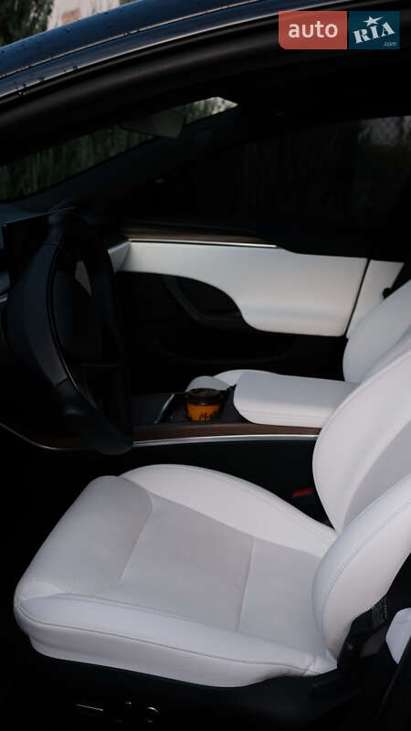 Лифтбек Tesla Model S 2022 в Бережанах