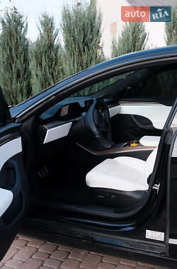 Лифтбек Tesla Model S 2022 в Бережанах