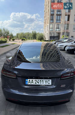 Лифтбек Tesla Model S 2023 в Киеве