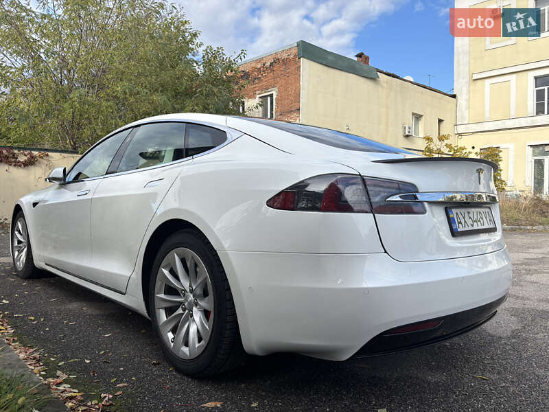 Ліфтбек Tesla Model S 2019 в Харкові