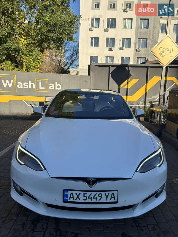 Ліфтбек Tesla Model S 2019 в Харкові