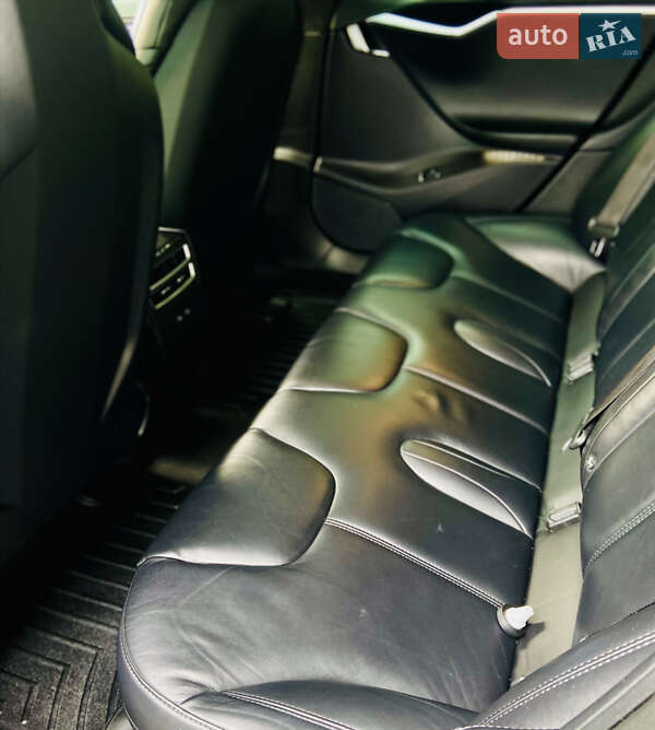 Лифтбек Tesla Model S 2016 в Луцке фото 39 Лифтбек Tesla Model S 2016 в Луцке