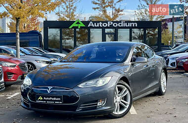 Лифтбек Tesla Model S 2015 в Киеве Лифтбек Tesla Model S 2015 в Киеве