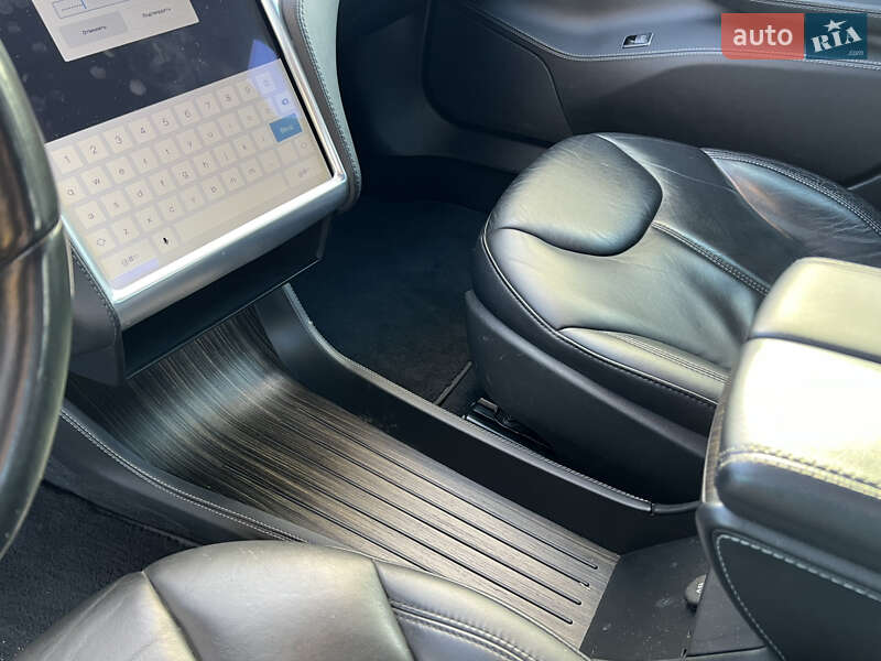 Ліфтбек Tesla Model S 2015 в Києві фото 32 Ліфтбек Tesla Model S 2015 в Києві