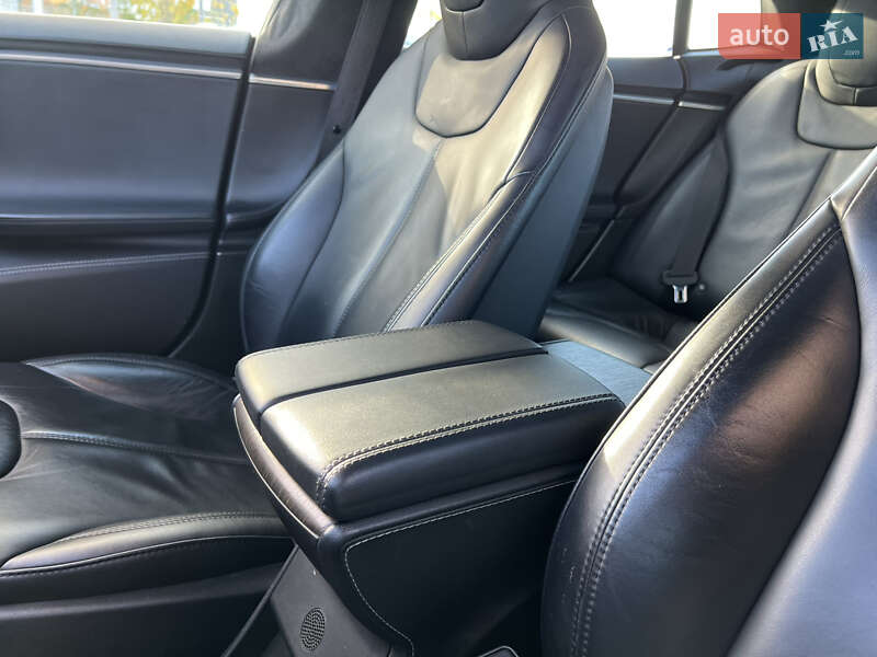 Ліфтбек Tesla Model S 2015 в Києві фото 33 Ліфтбек Tesla Model S 2015 в Києві