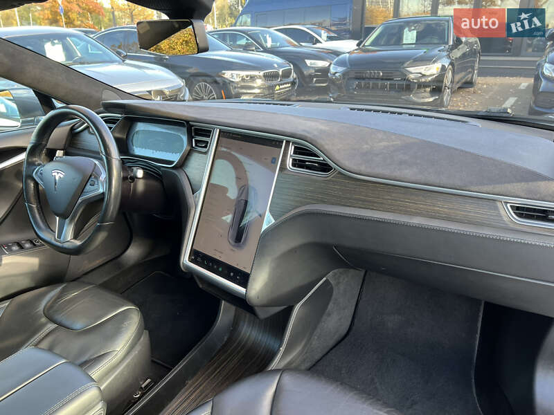 Ліфтбек Tesla Model S 2015 в Києві фото 39 Ліфтбек Tesla Model S 2015 в Києві