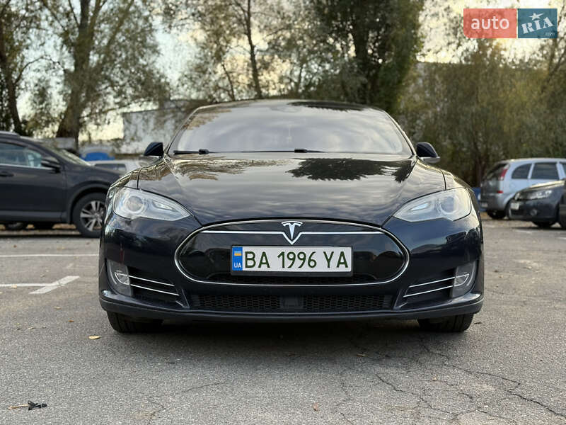 Лифтбек Tesla Model S 2014 в Киеве