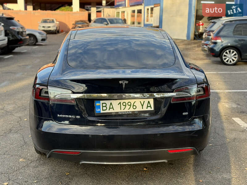 Лифтбек Tesla Model S 2014 в Киеве