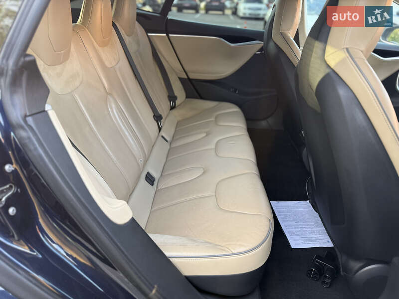 Лифтбек Tesla Model S 2014 в Киеве