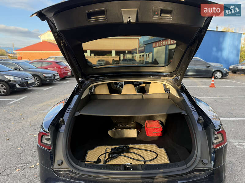 Лифтбек Tesla Model S 2014 в Киеве
