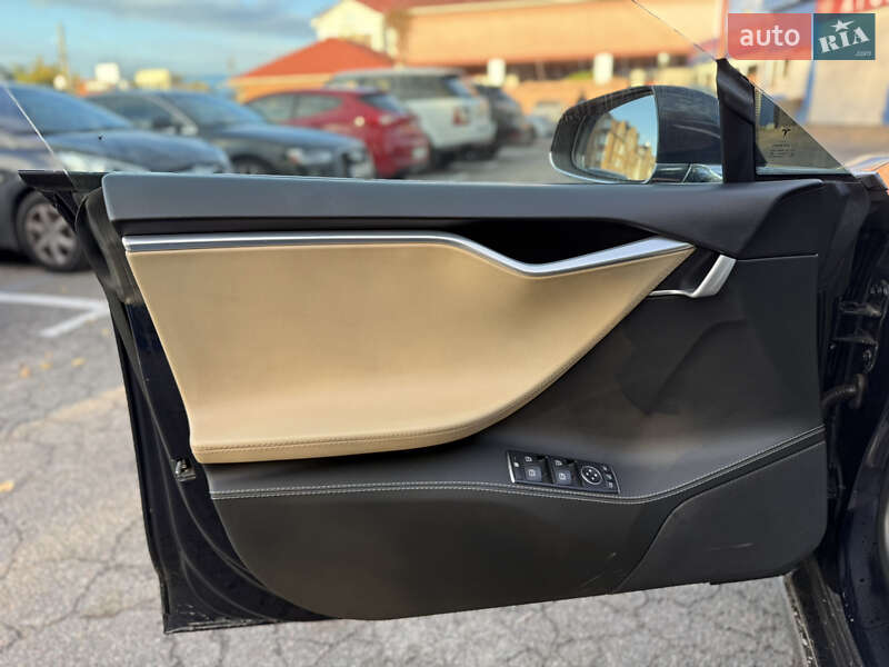 Лифтбек Tesla Model S 2014 в Киеве