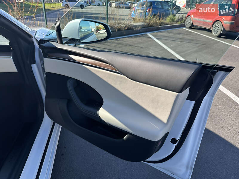 Лифтбек Tesla Model S 2022 в Святопетровское