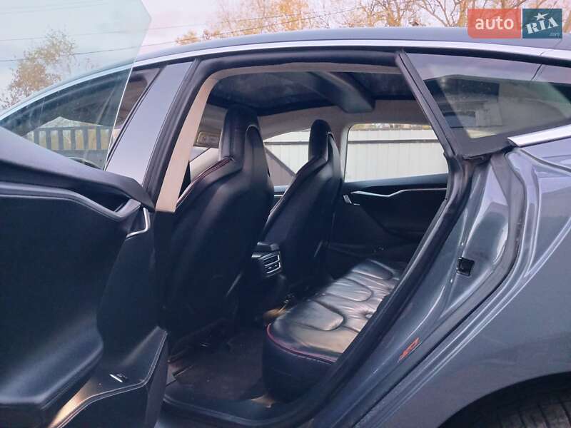 Лифтбек Tesla Model S 2013 в Кицмани фото 15 Лифтбек Tesla Model S 2013 в Кицмани