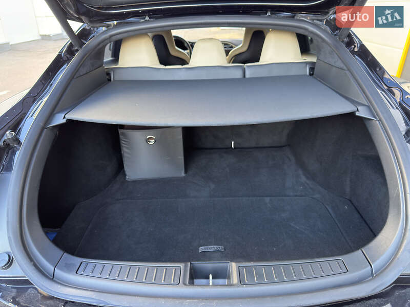 Ліфтбек Tesla Model S 2016 в Києві фото 16 Ліфтбек Tesla Model S 2016 в Києві