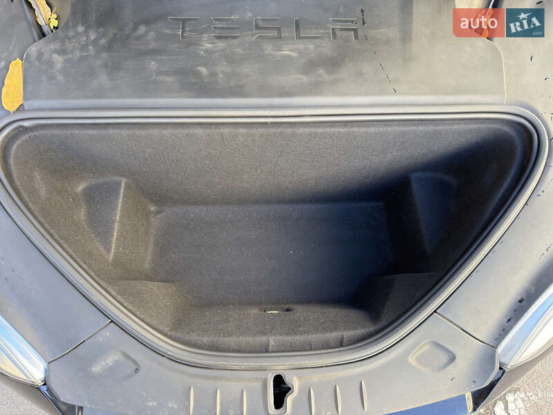 Ліфтбек Tesla Model S 2016 в Києві фото 18 Ліфтбек Tesla Model S 2016 в Києві