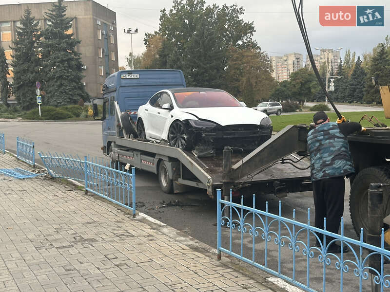 Лифтбек Tesla Model S 2018 в Никополе