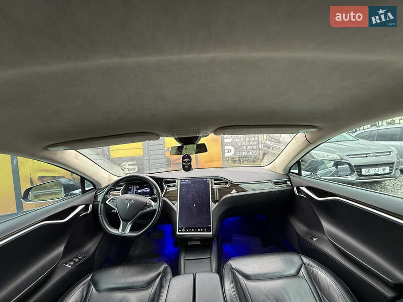 Ліфтбек Tesla Model S 2015 в Стрию