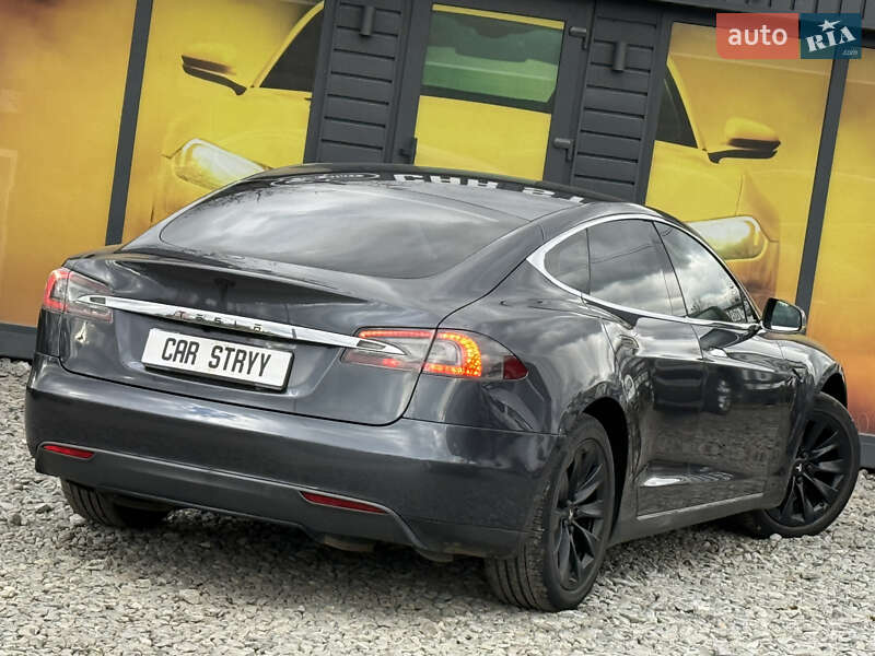 Ліфтбек Tesla Model S 2015 в Стрию