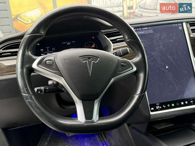 Ліфтбек Tesla Model S 2015 в Стрию