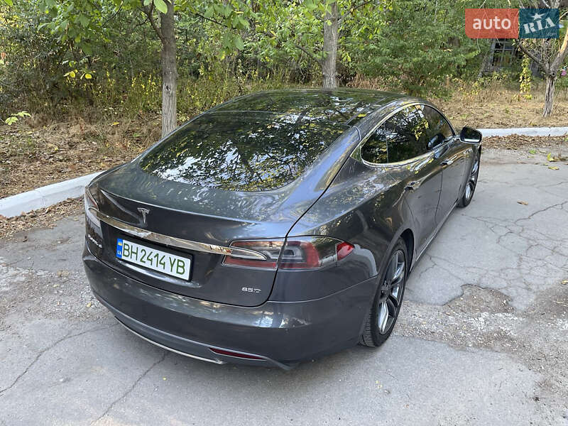Ліфтбек Tesla Model S 2015 в Одесі