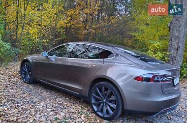 Лифтбек Tesla Model S 2015 в Житомире