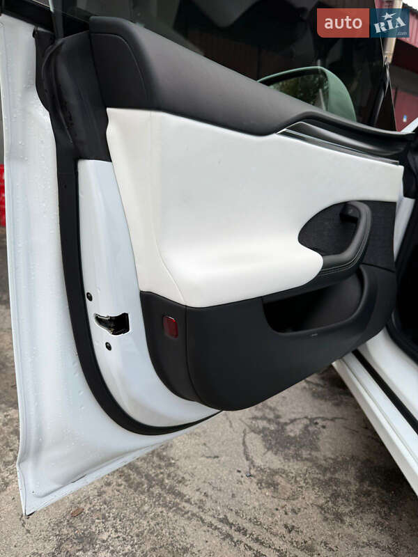 Лифтбек Tesla Model S 2022 в Киеве