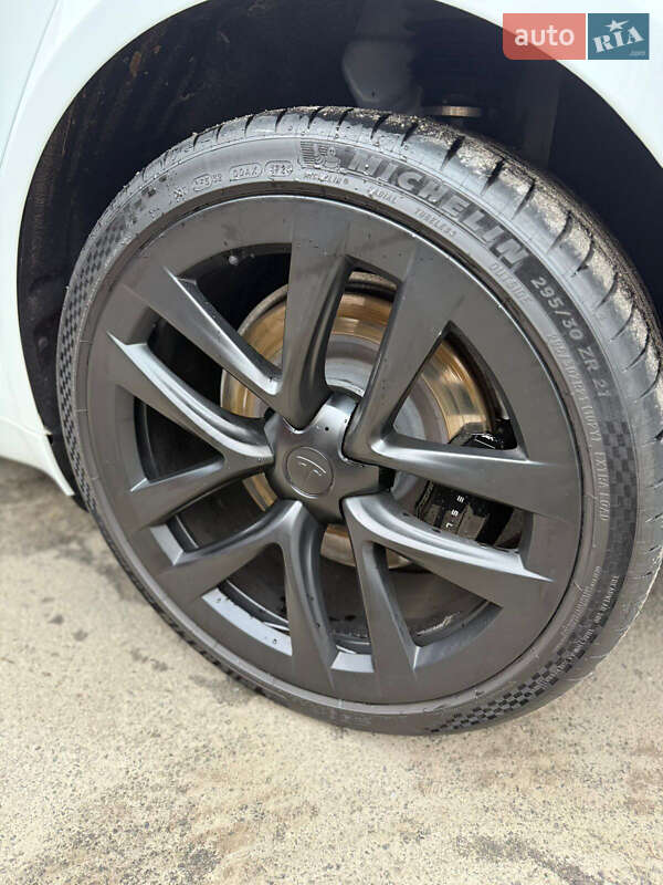 Лифтбек Tesla Model S 2022 в Киеве