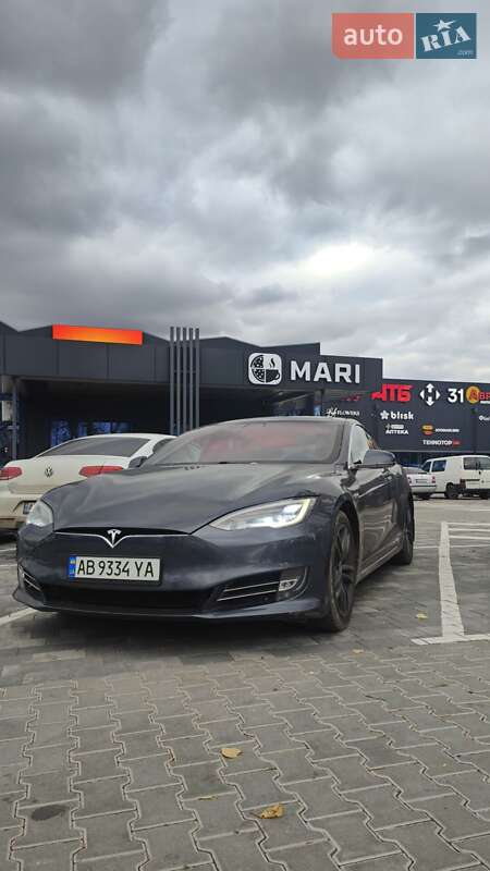 Лифтбек Tesla Model S 2016 в Виннице