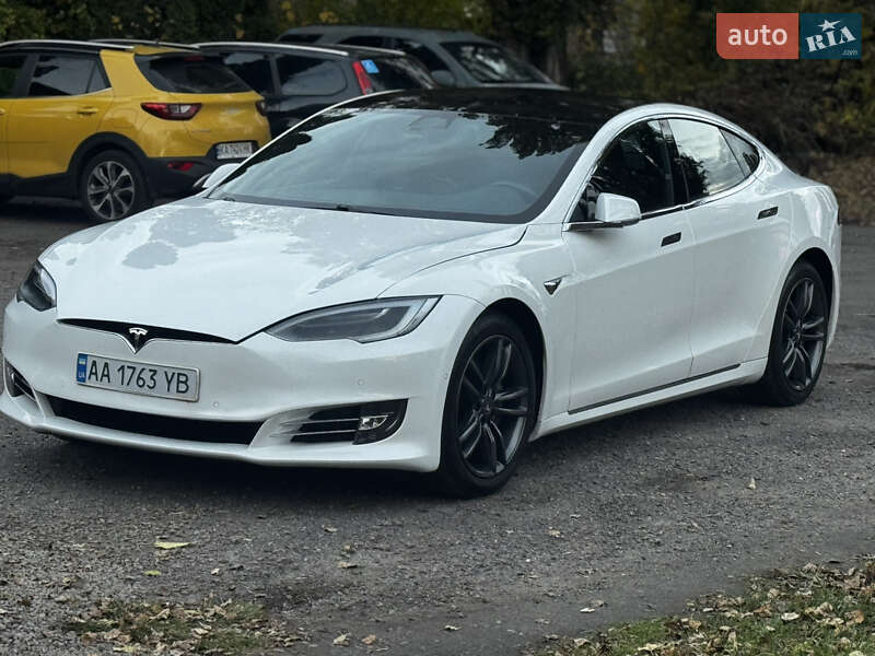 Лифтбек Tesla Model S 2017 в Киеве