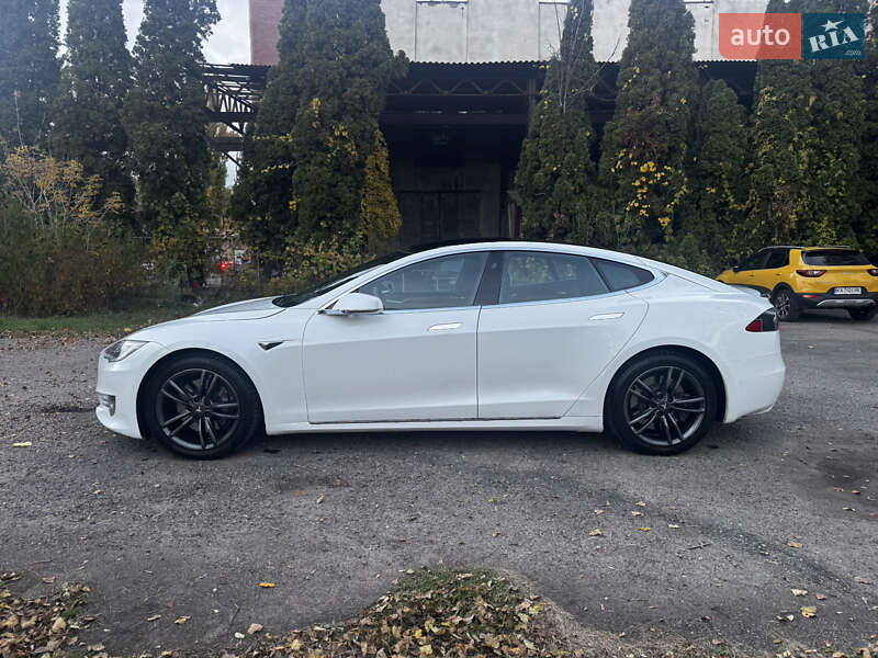 Лифтбек Tesla Model S 2017 в Киеве