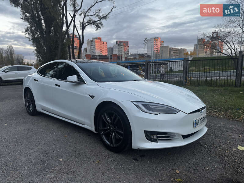 Лифтбек Tesla Model S 2017 в Киеве