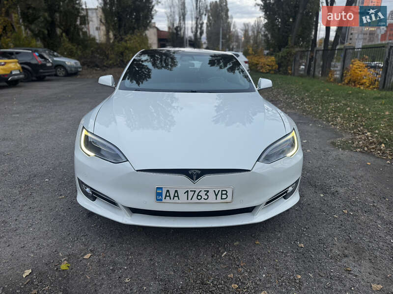 Лифтбек Tesla Model S 2017 в Киеве