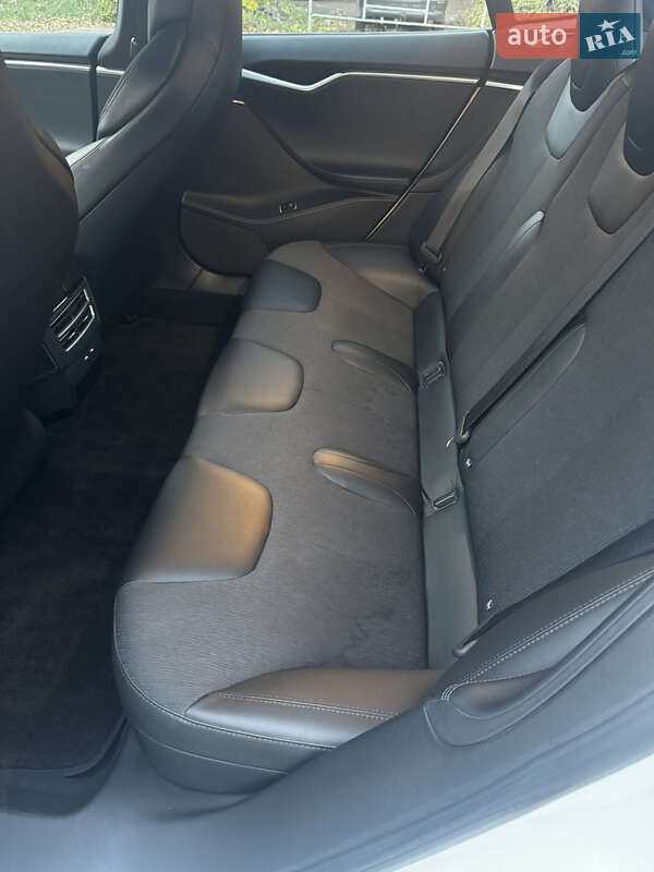 Лифтбек Tesla Model S 2017 в Киеве