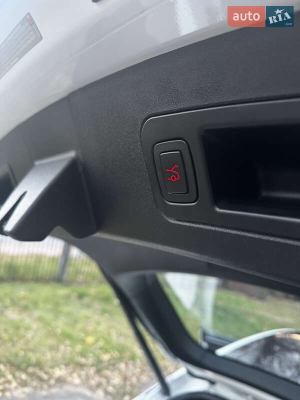 Лифтбек Tesla Model S 2017 в Киеве