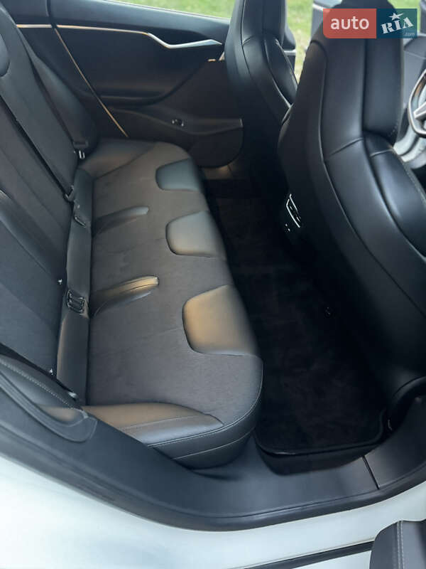 Лифтбек Tesla Model S 2017 в Киеве