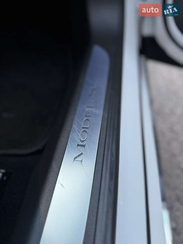 Лифтбек Tesla Model S 2017 в Киеве