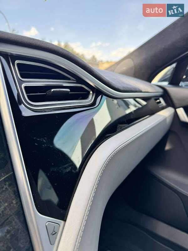 Ліфтбек Tesla Model S 2015 в Києві