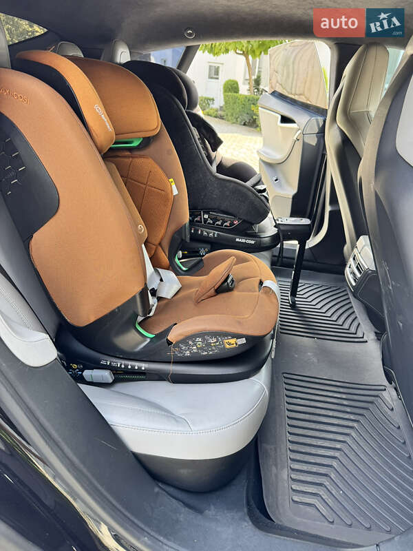 Ліфтбек Tesla Model S 2015 в Києві