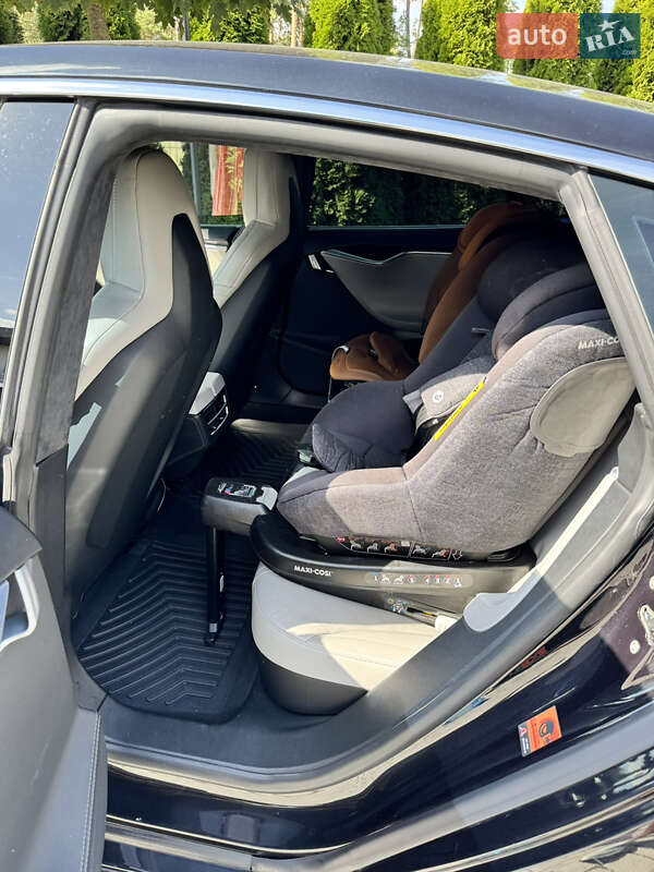 Ліфтбек Tesla Model S 2015 в Києві фото 22 Ліфтбек Tesla Model S 2015 в Києві