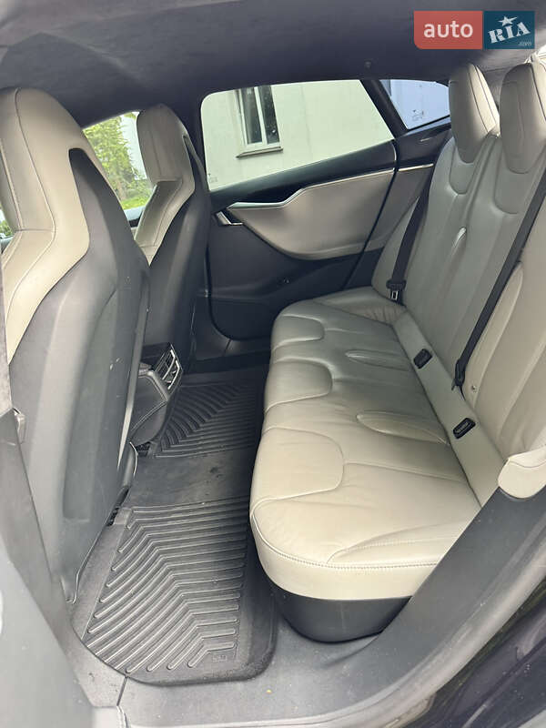 Ліфтбек Tesla Model S 2015 в Києві