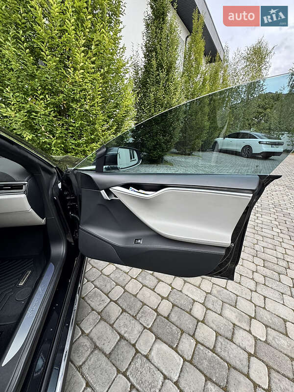 Ліфтбек Tesla Model S 2015 в Києві фото 32 Ліфтбек Tesla Model S 2015 в Києві