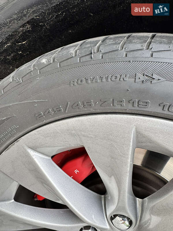 Ліфтбек Tesla Model S 2015 в Києві фото 40 Ліфтбек Tesla Model S 2015 в Києві