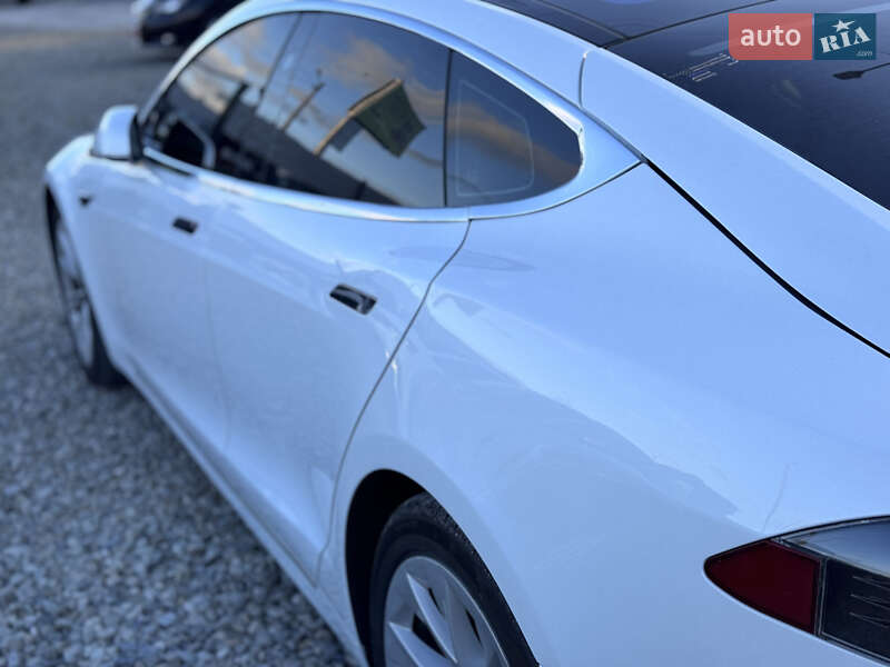 Ліфтбек Tesla Model S 2016 в Івано-Франківську